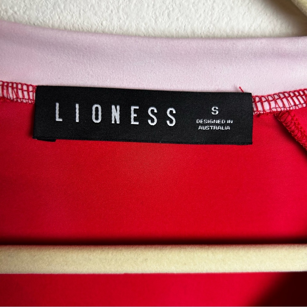 Lioness Red and White V‑Neck Jersey Top - Picture 7 of 11